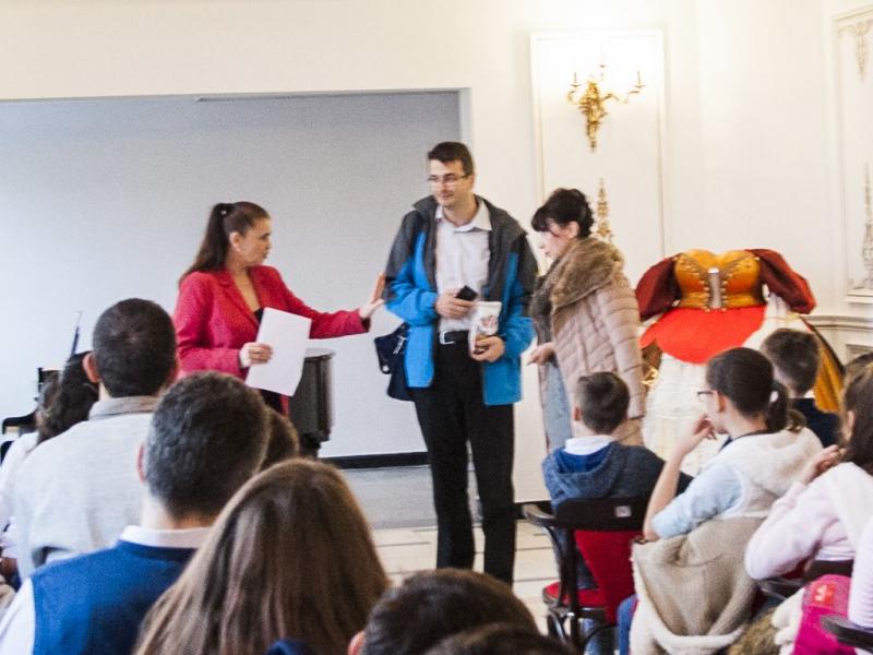 Profesoara fermecată. Apus de soare