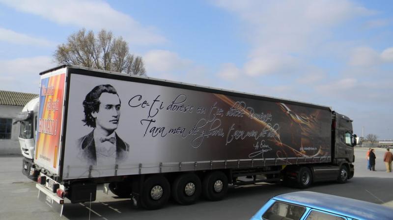 TIR-ul unui român este decorat cu imaginea lui Mihai Eminescu