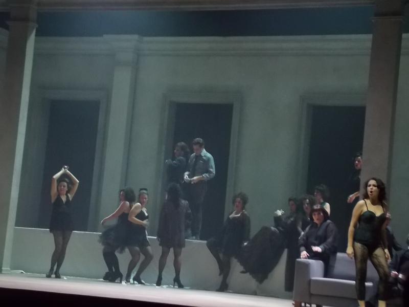 Traviata cu două ouă şi-un vurst-cârnat tradiţional nemţesc