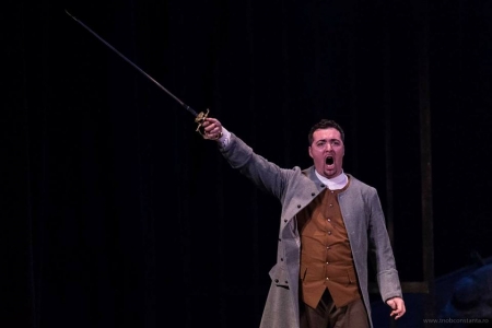 Cătălin Ţoropoc cântă pe scena Teatrului Verdi din Trieste