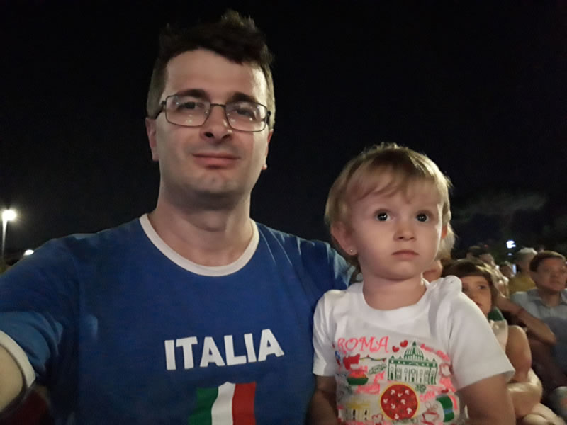 Figaro alb-negru în camion la Roma Municipio dodici. Megem a Figaio!