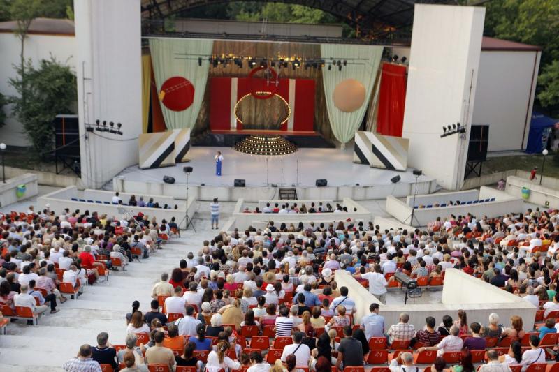 "Femeia, eterna poveste", la Teatrul de Vară Herăstrău