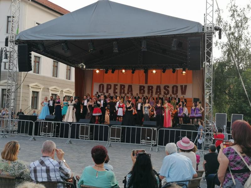 Opera Brașov deschide stagiunea estivală cu o seară dedicată operetei