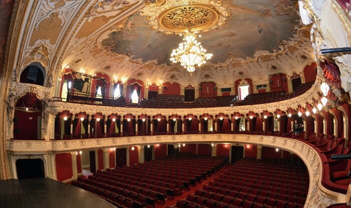 Noiembrie, lună de sărbătoare la Opera Iaşi