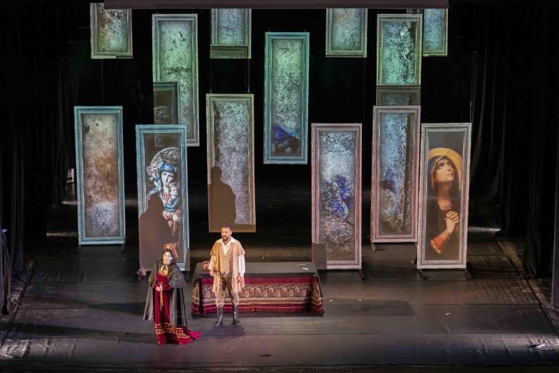 Tosca, finalmente ... Ruse! Non ti muovere!