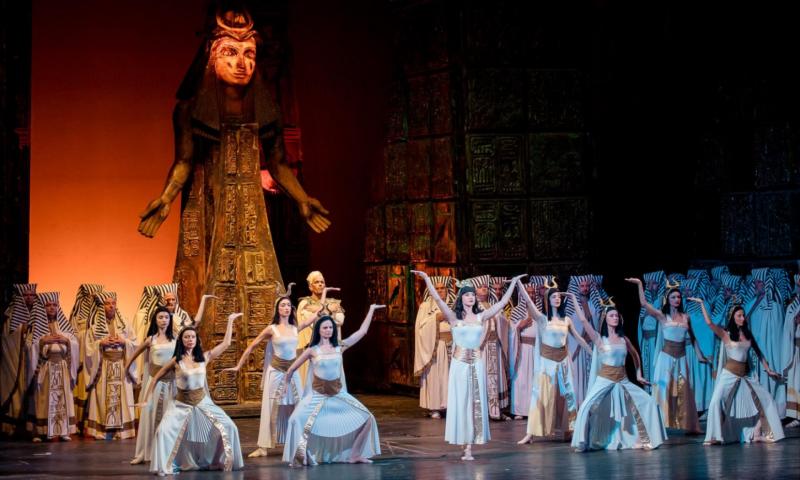 Lacul lebedelor, Aida, Elixirul dragostei și Carmen, în programul Operei bucureștene la început de octombrie