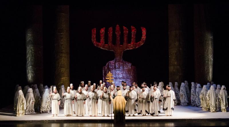 Regal de operă și balet,  la mijlocul lunii noiembrie,  pe scena Operei Naționale București
